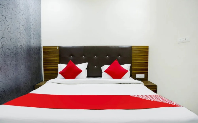 OYO 22825 Hotel Crown Stay inn