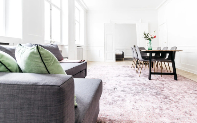 ★180SQM Luxury Apt. City center - 50M to metro! ★