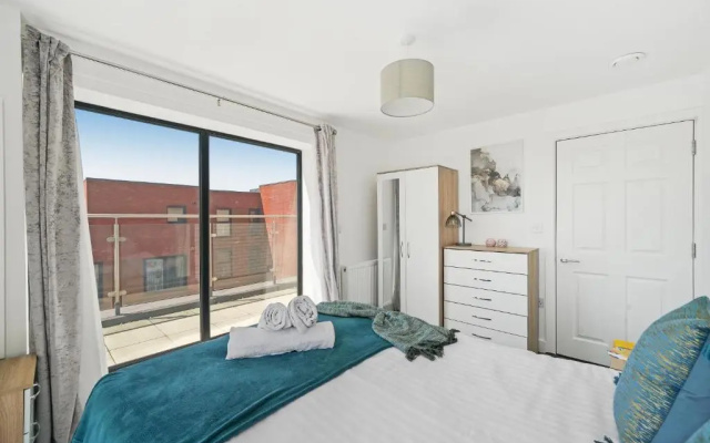 New Private Apartment Building Minutes From Heathrow