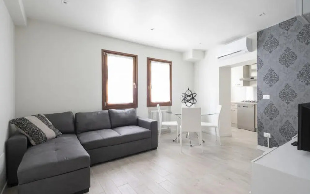 San Marco Style Canal View Apt 1 by Wonderful Italy