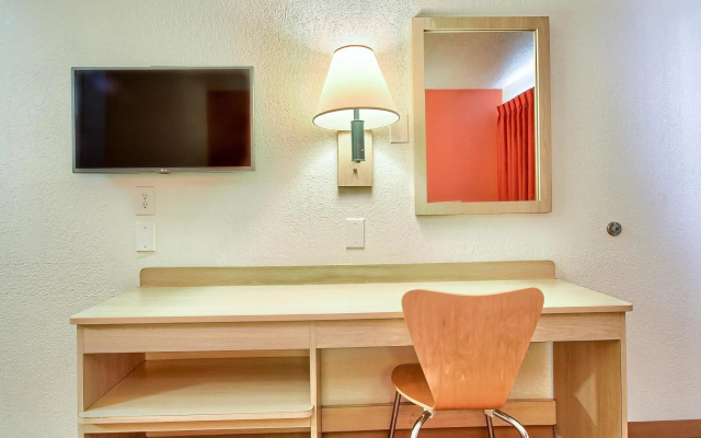 Motel 6 Fresno, CA - Blackstone North