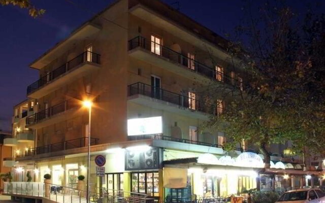 Hotel Globus вид на фасад