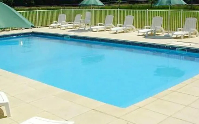 House With 4 Bedrooms in Saint-vincent-la-châtre, With Pool Access, Fu
