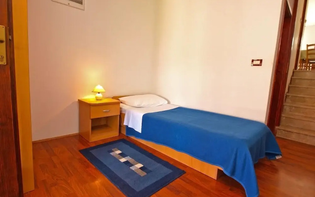 Apartment 1077