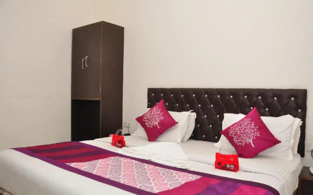 OYO 1605 Hotel Axis Inn