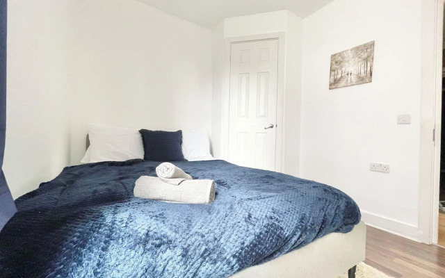 Apartment Sleeps 4 With Free Parking
