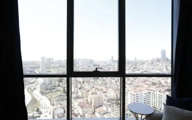 Lovely and Central Flat with City View in Atasehir