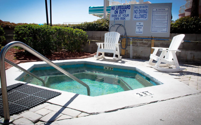 Schooner Beach and Racquet Club