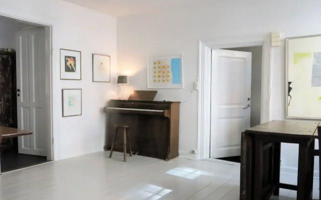 apartment historical building 1374-1
