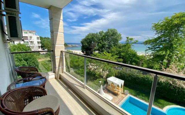 Green Paradise Deluxe Apartments