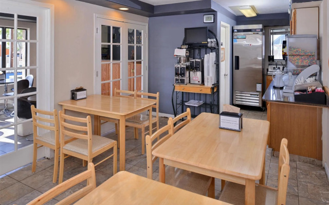 Americas Best Value Inn - Page