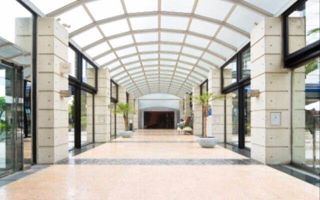 Отель Residential Suites Fukuoka Фукуока вид на фасад