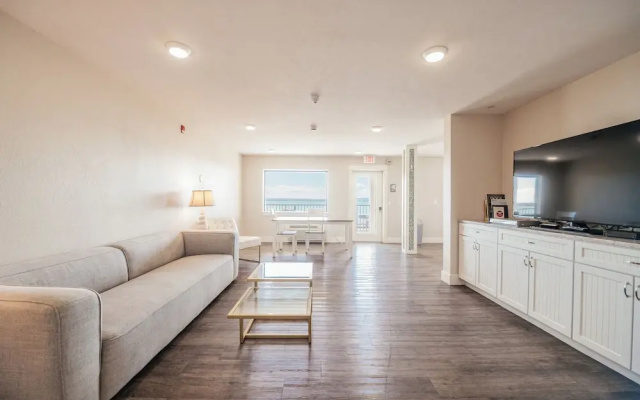 Gold Coast Inn - At the Bay in Traverse City