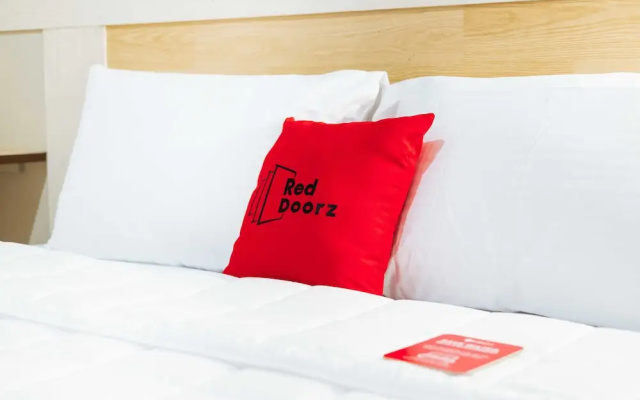 RedDoorz Plus near Osmena Highway 2 - Quarantine Hotel