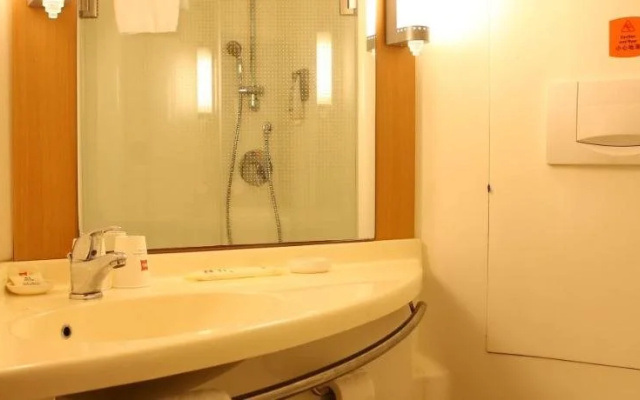 IBIS Anshan Shengli Square
