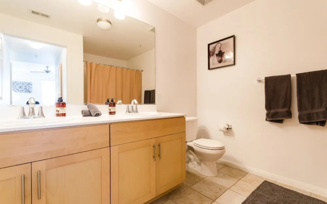 6BD Hollywood Stars Walk of Fame Suite