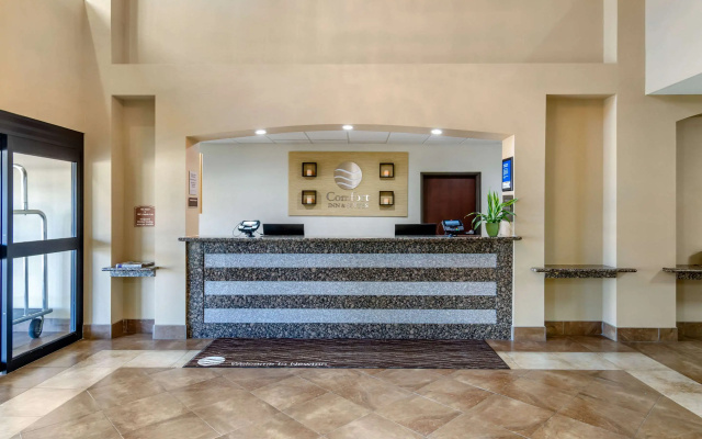 Comfort Inn & Suites near Bethel College