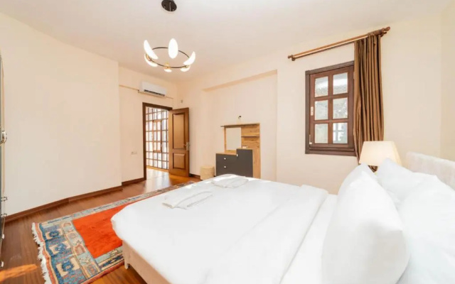 House Close to Beach with Shared Pool in Antalya