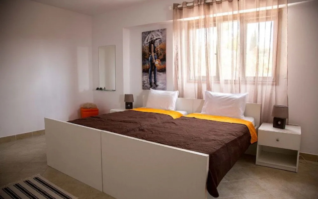 Coral Bay Sunkiss Villa