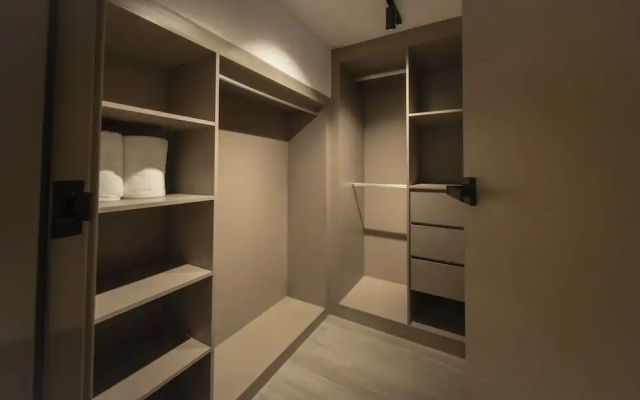 Family 2br Apt Near to Shopping Mall