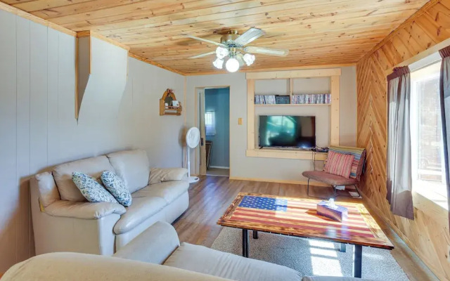 Lead Hideaway w/ Fireplace, Grill & New Deck!