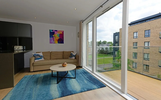 Executive Apartment Near Chiswick and Kew Gardens