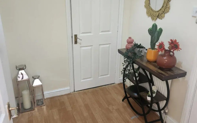 Tettenhall Road Retreat - Modern Apartment