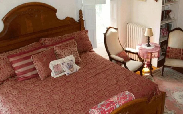 Historic Hill Inn