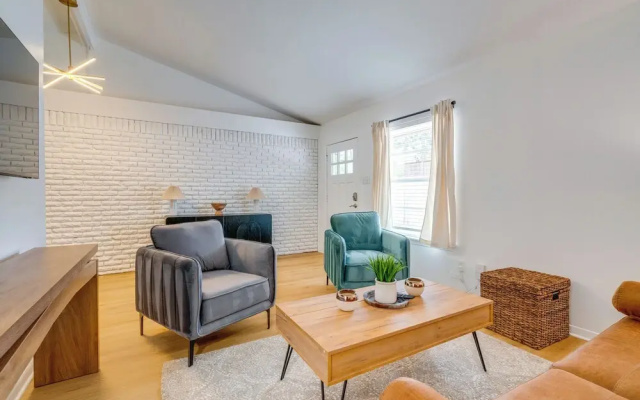 Walk to Campus: Creekside Austin Duplex!