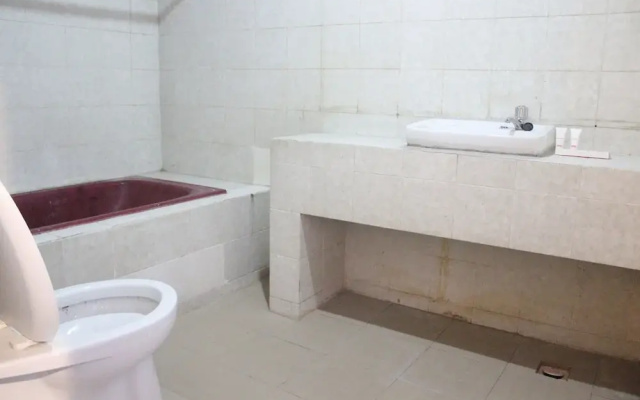 Wisata Hotel by OYO Rooms