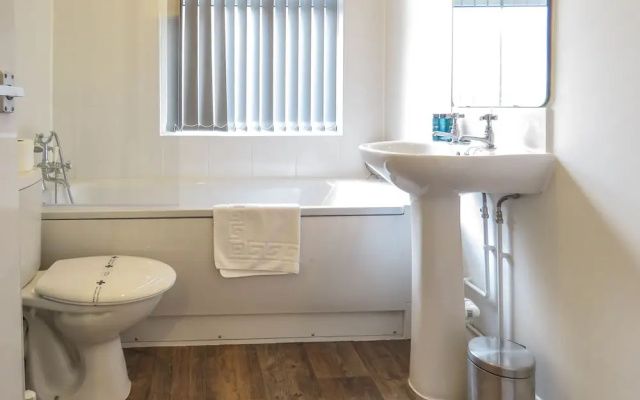 Tudors eSuites Historic Townhouse Birmingham with Garden