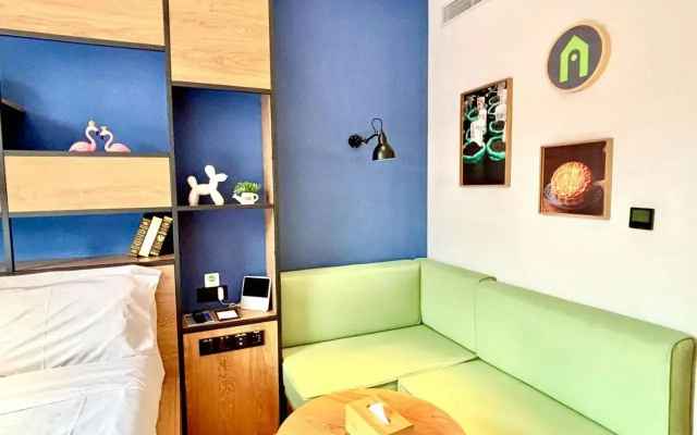 Middle Huaihai Road Homestay
