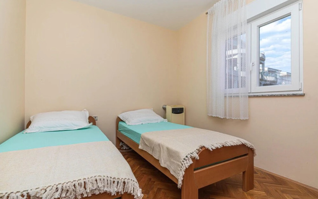 Beautiful Apartment in Kastel Sucurac With 3 Bedrooms and Wifi