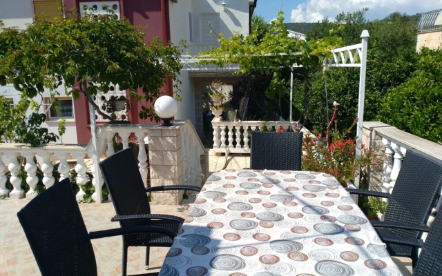 New And Completely Renovated Apartment 5-1