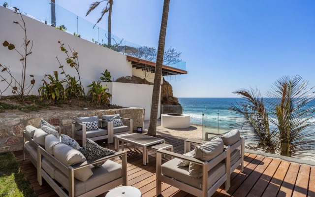 Private Careyeros Oceanfront Living