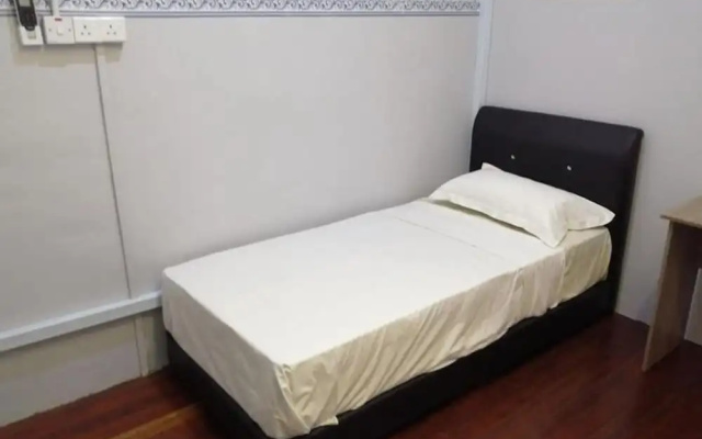 Single Room With Ac, Central Accomodation