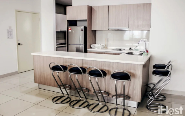 Royal Regent Condominium by iHost
