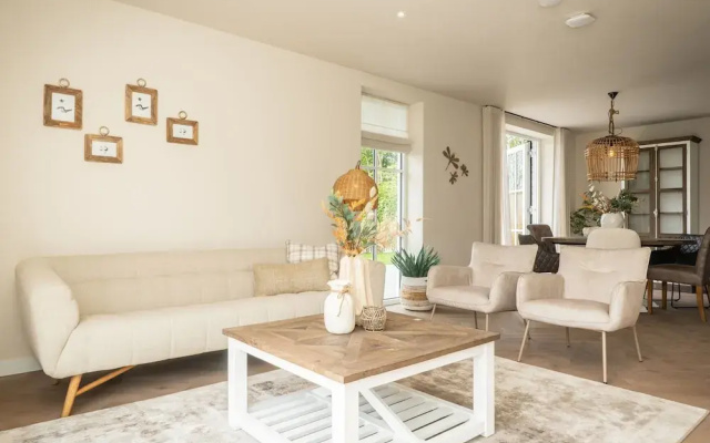 New Thatched Villa Near the Beach