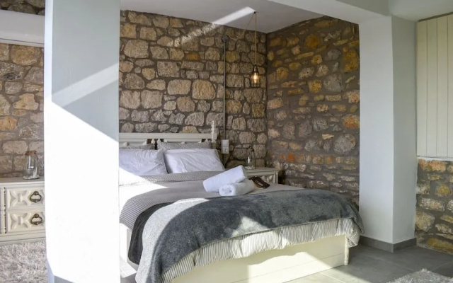 Stone studio/Amazing seaview/1km to the beach