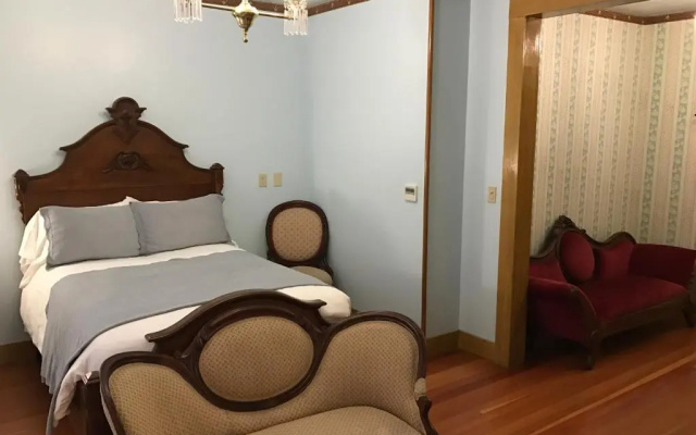 Cosmopolitan Hotel & Restaurant