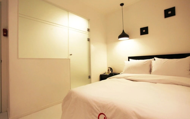 Cheonho Hotel ON