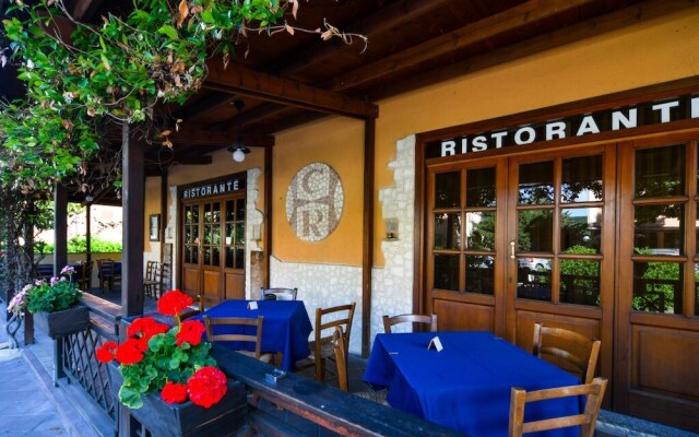 Hotel Cascia Ristorante Каша вид на фасад