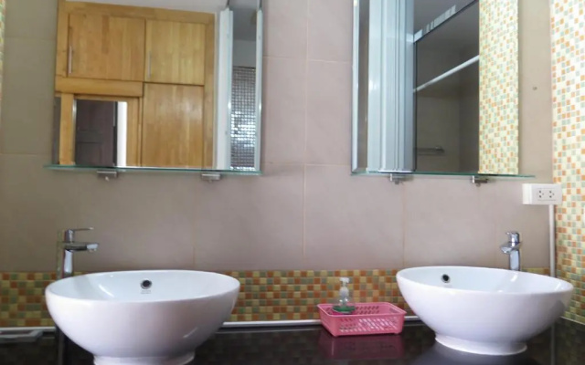 6-19 - 2 Bdr Condo With Balcony and Shared Pool