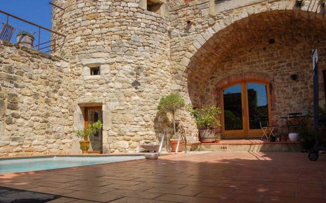 Отель Château de Bessas Gîtes вид на фасад