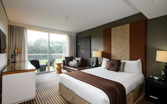 Lakeside Hotel and Conference Centre
