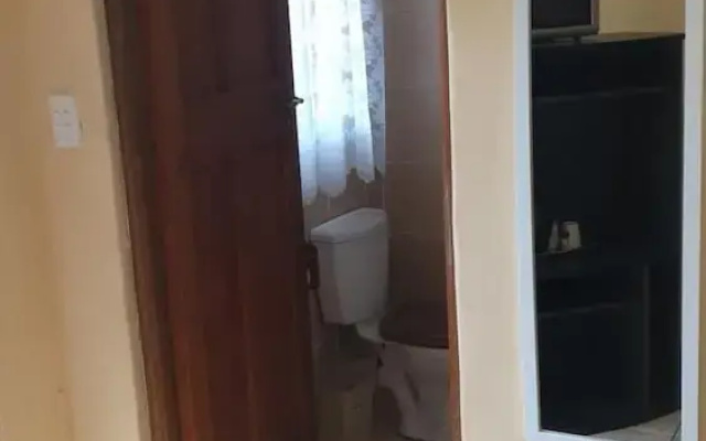 Cosy Double Bedroom in Guesthouse