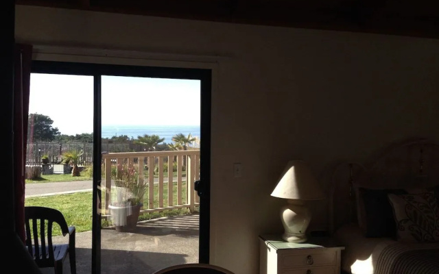 Fort Ross Lodge