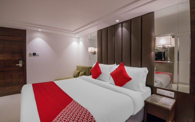 OYO Flagship 18252 Supreme Hotel Cuffe Parade