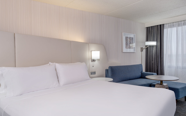 Crowne Plaza Indianapolis-Airport by IHG