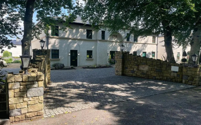 3 Castle Hume Court Holiday House